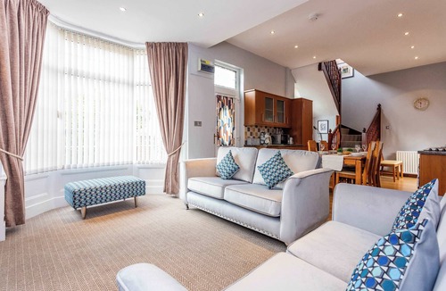 South Shields House | Spacious 3 Bedroom Home in South Shields by Beach