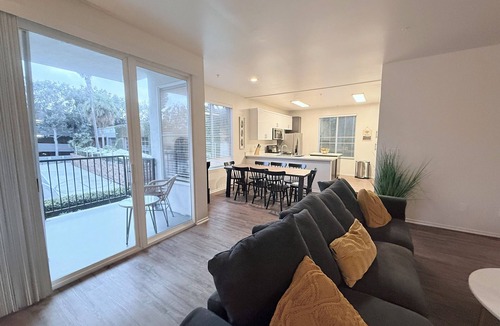 Del Rey Apartment | Spacious 3 Bedroom, Close to the Beach