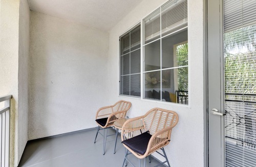 Del Rey Apartment | Spacious 3 Bedroom, Close to the Beach