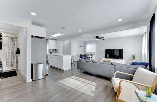 Northwest House | Spacious 3 Bedroom Virginia Beach Getaway – 30+ Night Stays