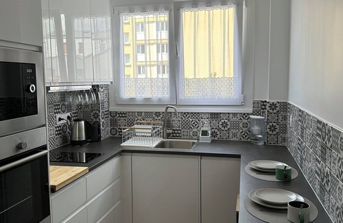 Aubervilliers Apartment | Spacious 3-bedroom near Paris - Private parking - Netflix