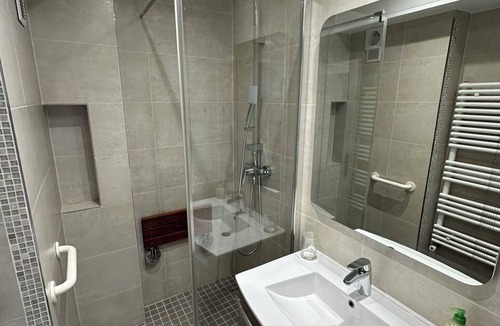Aubervilliers Apartment | Spacious 3-bedroom near Paris - Private parking - Netflix