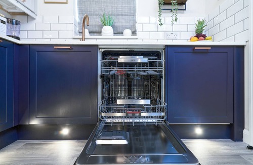 Peterborough House | Spacious 3 Bedroom House in Peterborough