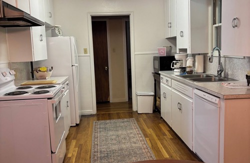 Lampasas House | Spacious 3 bedroom, 1.5 bath House. Wi-Fi, Roku TV, Fully stocked kitchen, etc!
