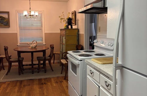 Lampasas House | Spacious 3 bedroom, 1.5 bath House. Wi-Fi, Roku TV, Fully stocked kitchen, etc!