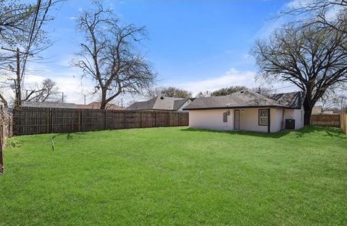 Meadowbrook House | Spacious 3 bedroom 2 bath home in Downtown
