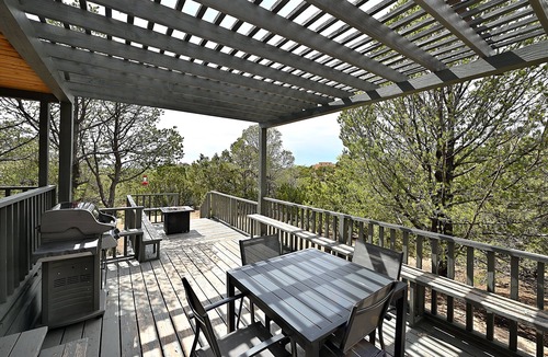 Historic Eastside House | Spacious 3 bedroom, 2 bathroom luxury home; AC; 1 mile to historic Canyon Road
