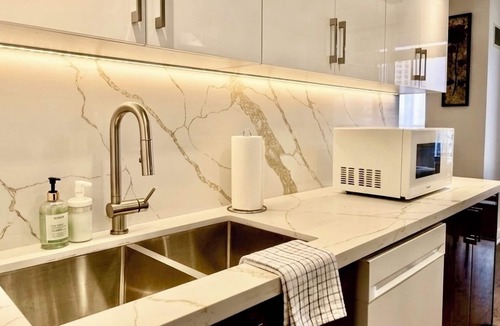 Islington - City Centre West Apartment | Spacious 3 Bedroom 2 Bath Condo in Toronto