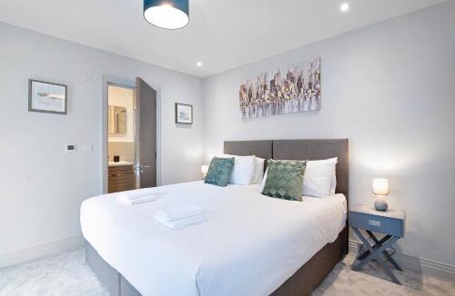 Berrylands Apartment | Spacious, 3 bedroom, 2 bathroom, Surbiton