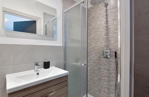 Berrylands Apartment | Spacious, 3 bedroom, 2 bathroom, Surbiton