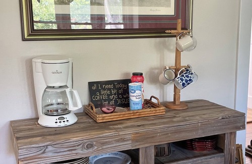 Brookfield House | Spacious 3 bedroom, 2 bathroom Home!