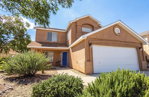 Las Cruces House | Spacious 3 bedroom 2.5 bath with 3 living areas