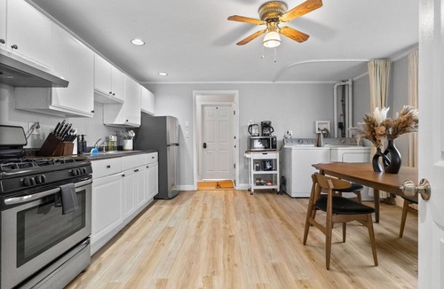 Winter Hill Apartment | Spacious 3-bedroom 2bath apartment in Somerville