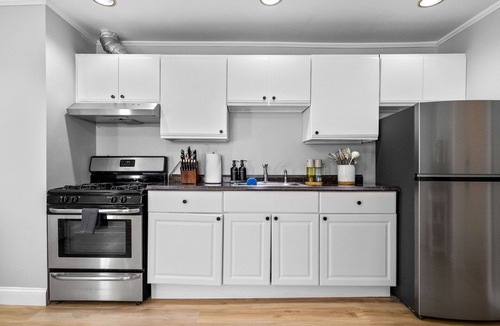 Winter Hill Apartment | Spacious 3-bedroom 2bath apartment in Somerville