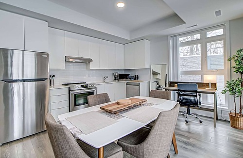 Toronto House | Spacious 3 Bedroom 3 BA near Yorkdale Mall