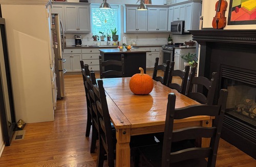 Olathe House | Spacious 3 bedroom 3 bathroom ranch with 0.8 miles from beautiful Lake Olathe