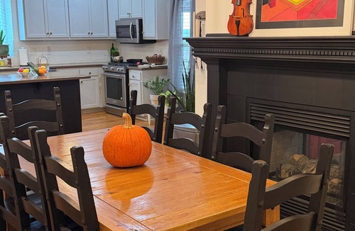 Olathe House | Spacious 3 bedroom 3 bathroom ranch with 0.8 miles from beautiful Lake Olathe