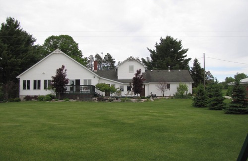 Chase House | Spacious 3 bedroom 4 bathroom home near the manistee national forest