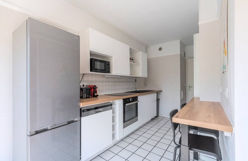 Lambersart Apartment | Spacious 3 bedroom apartment & private parking!