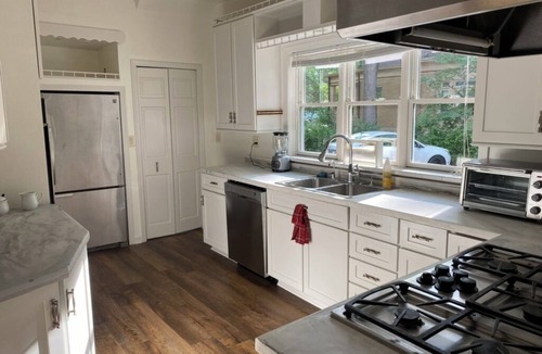 Fairfield Apartment | Spacious 3-bedroom apartment in charming Fairfield with AC