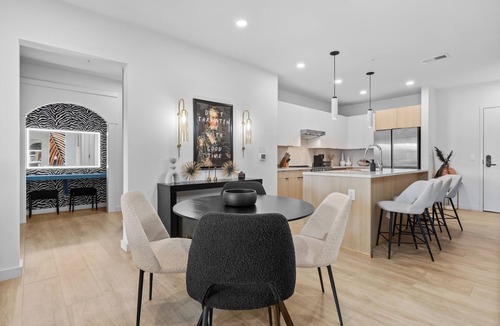 The Gulch Apartment | Spacious 3-bedroom Apartment! Walk to DT! Tons of amenities!
