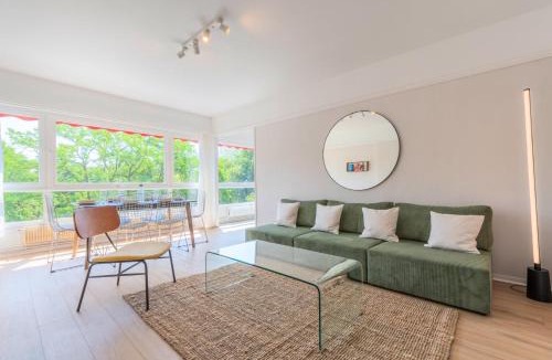 Lambersart Apartment | Spacious 3 bedroom apartment & private parking!