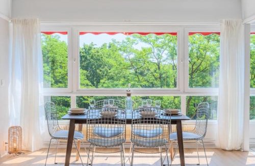 Lambersart Apartment | Spacious 3 bedroom apartment & private parking!