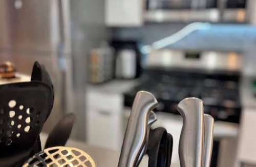 East Harlem Apartment | Spacious 3-bedroom apartment in Manhattan with fired place and Gym