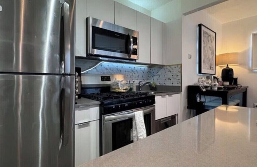 East Harlem Apartment | Spacious 3-bedroom apartment in Manhattan with fired place and Gym