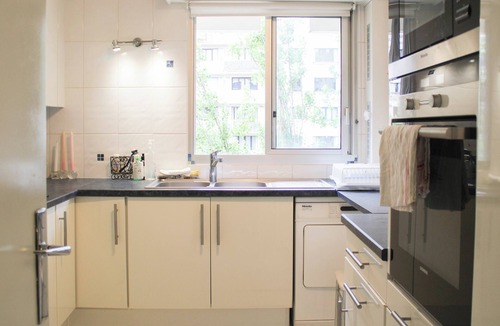 19th Arrondissement Apartment | Spacious 3-Bedroom Apartment with Balcony