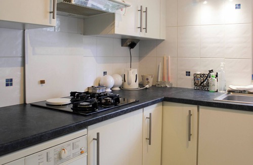 19th Arrondissement Apartment | Spacious 3-Bedroom Apartment with Balcony