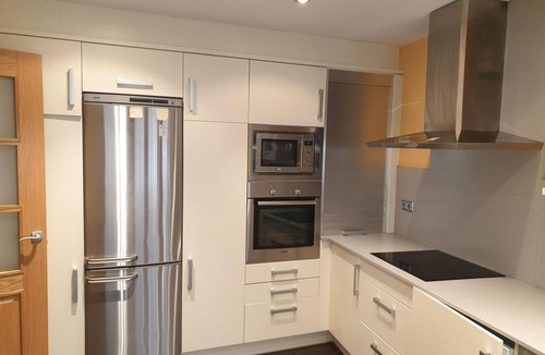 Jaca Apartment | Spacious 3-Bedroom Apartment in Central Jaca with Parking and Modern Amenities