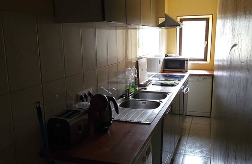 Roanne Apartment | SPACIOUS 3-BEDROOM APT (APT N°15)