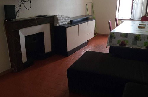 Roanne Apartment | SPACIOUS 3-BEDROOM APT (APT N°15)