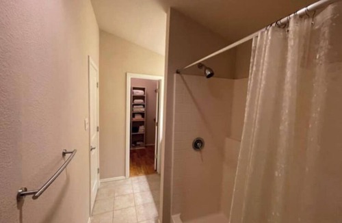 Kilgore House | Spacious 3 bedroom barndominium at the Speedwaynn