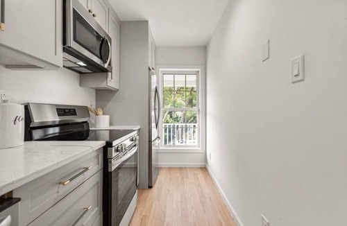 Greenwich Condo | Spacious 3-bedroom condo in beautiful Greenwich with garage