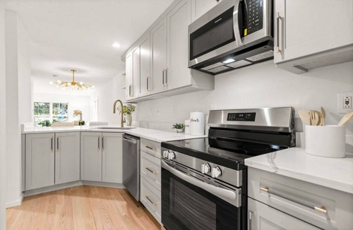 Greenwich Condo | Spacious 3-bedroom condo in beautiful Greenwich with garage