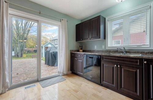 Turkey Point Cottage | Spacious 3 bedroom cottage, sleeps 10, 4 mins to beach, 6 person sauna