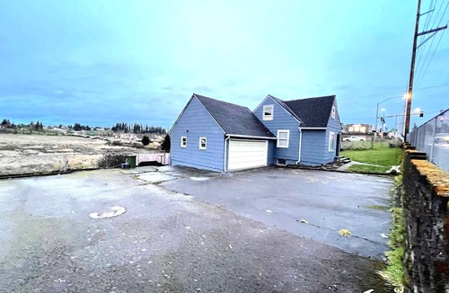 Stayton House | Spacious 3 bedroom Entire home-Near hwy 22 in Stayton Oregon