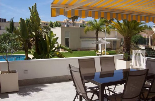 El Albir Apartment | Spacious 3-bedroom apartment with Indoor and outdoor swimming pool.