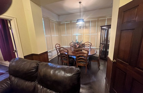 Indianola House | Spacious 3-bedroom estate in charming Indianola with AC, WiFi