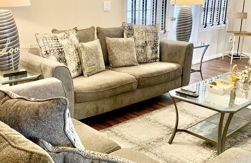 Greensboro House | SPACIOUS 3 bedroom Family Townhome Getaway
