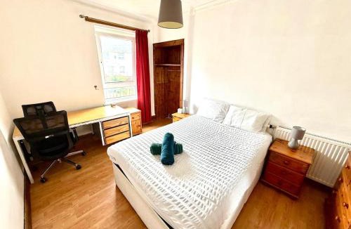 Liberton Apartment | Spacious 3 Bedroom Flat