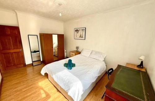 Liberton Apartment | Spacious 3 Bedroom Flat