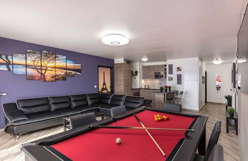 Saint-Denis Apartment | Spacious 3 bedroom with balcony/Ile Saint Denis