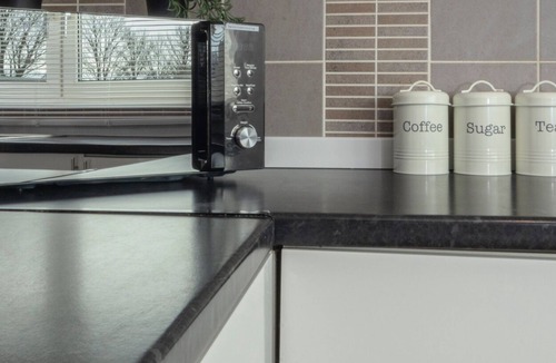 Coatbridge Apartment | Spacious 3 bedroom maisonette property with pool table.