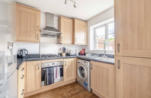 Slough House | Spacious 3-Bedroom Home in Berkshire