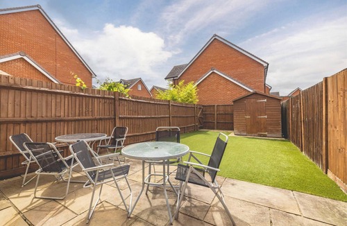 Slough House | Spacious 3-Bedroom Home in Berkshire