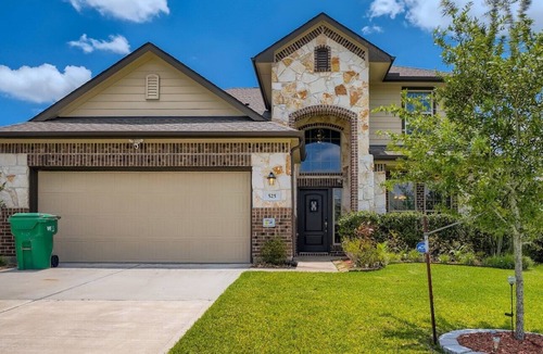 La Marque House | Spacious 3 Bedroom home 10 mins from Lagoonfest Texas