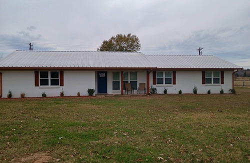 Red Lick House | Spacious 3-bedroom house with large yard in Texarkana,